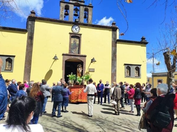 Imagen de archivo del Santo Patron en la puerta de la iglesia de Montana Alta el dia de su festividad el pasado ano