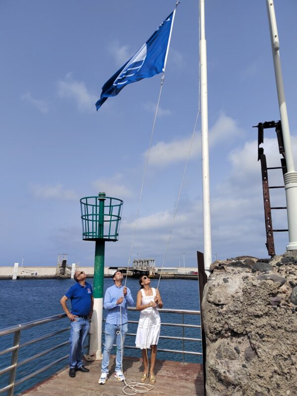 IZADO BANDERA AZUL 1