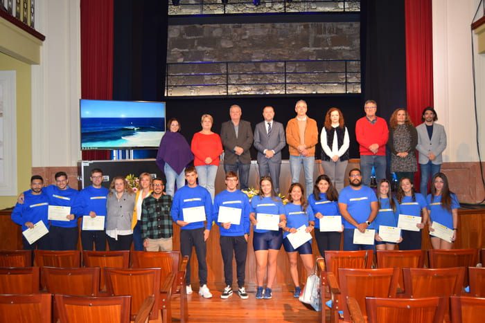 Galdar entrega a 15 jovenes del municipio su titulacion en socorrismo tras una formacion de once meses 1