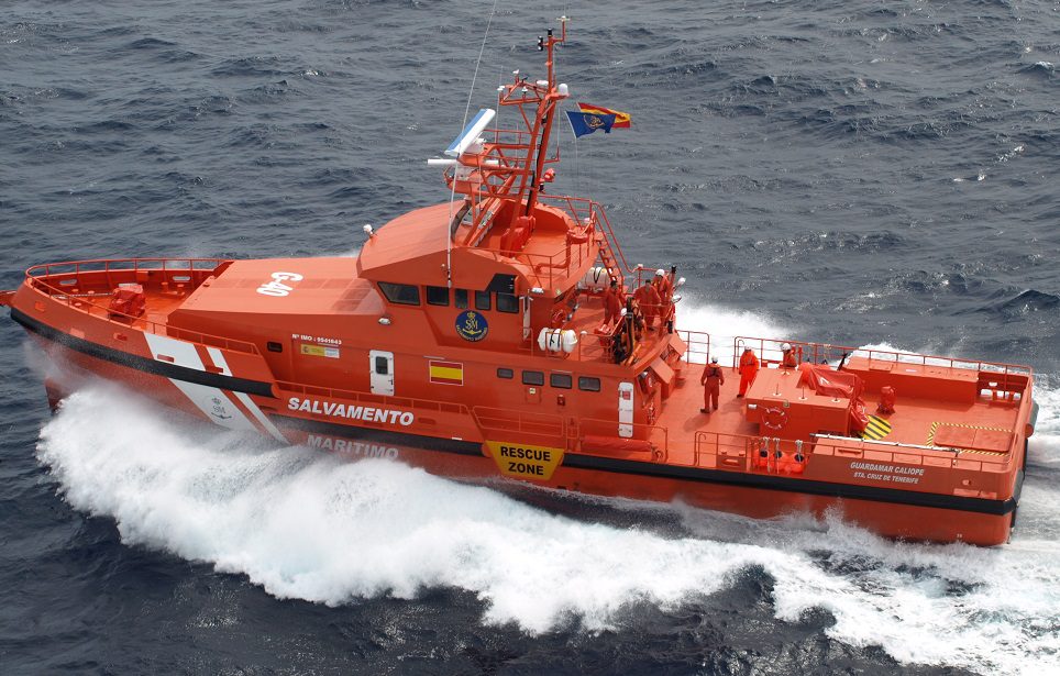 Salvamento Marítimo ha salido en la tarde de ayer a buscar dos embarcaciones en aguas de Lanzarote con 111 inmigrantes