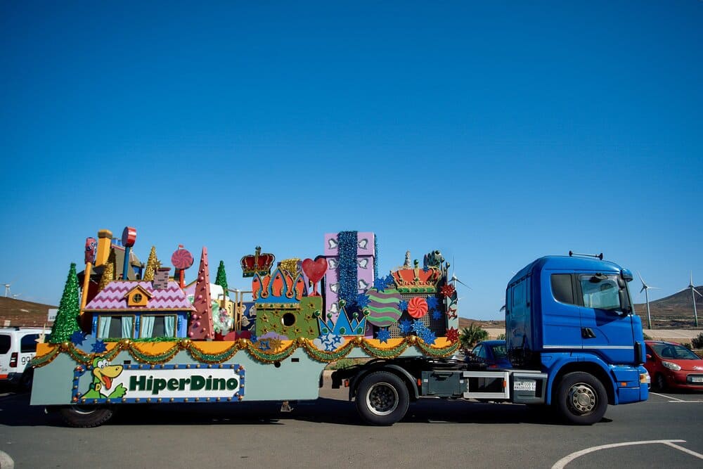 Una de las carrozas de HiperDino para la Cabalgata de SSMM los Reyes Magos 1