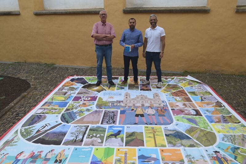 Carlos Ruiz Ulises Miranda y Miguel Bolanos junto al Juego del Camino de Santiago1