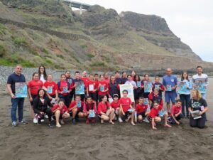 Foto de familia hoy en la playa de San Felipe antes del inicio de las actividades