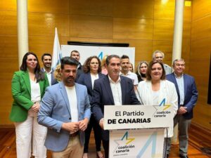 Francis Candil junto con parte del equipo que le acompana en la plancha electoral1