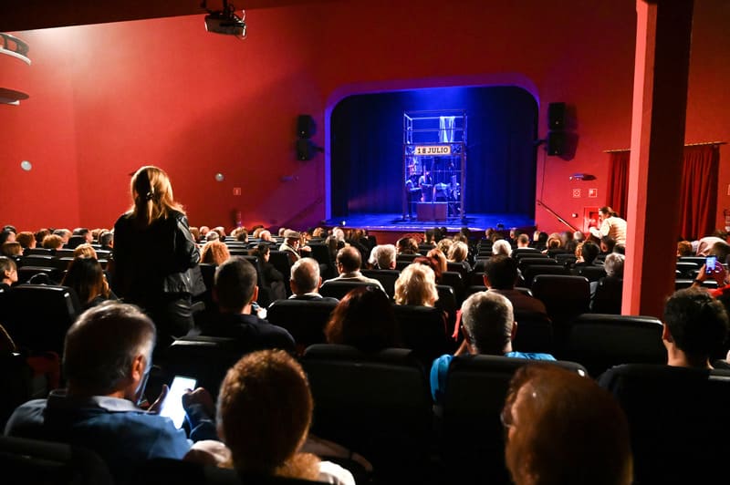 Un momento del estreno de la obra de Javier Estevez Mas alto que el cielo nosotros en el Teatro Hesperides 1