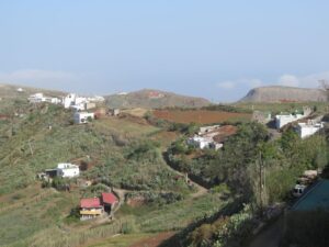 Barrio de Bascamao en las medianias guienses