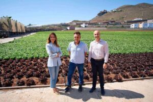 Olivia Llorca y Carlos Garcia junto a Jose Antonio Rodriguez