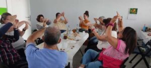 Participantes en el taller de cata de mieles de Guia celebrado recientemente en el Aula de la Naturaleza de Verdejo
