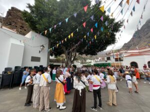 4Los ninos y ninas de El Valle hacen historia en Agaete con la primera Ofrenda Infantil a San Pedro5