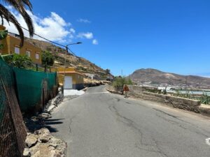 Carretera de acceso a Anzo