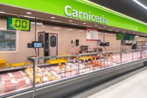 Seccion de carniceria de un establecimiento HiperDino