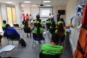 Teodoro Sosa Tine Martin y el equipo directivo y de profesores del PFAE con los alumnos del curso