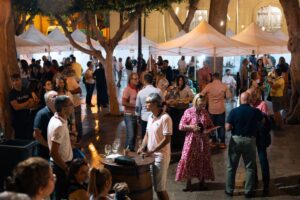 Noche de vinos y pinchos en la Plaza de Santiago