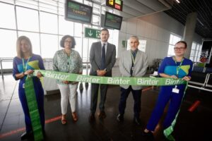 Vuelo inaugural Tanger De izqda a dcha  Luisa Ortega Jonay Lobo y Francisco Javier Alfonso