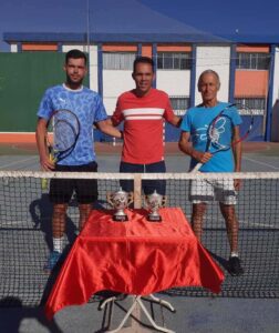 El concejal de Deportes en final torneo tenis 1