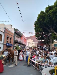 Puiblico y carreta romeriia La Aldea 1