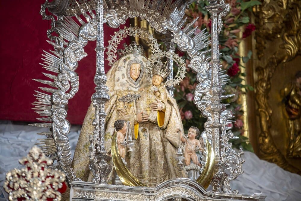 La imagen de la Virgen del Pino vuelve este domingo a su Camarín
