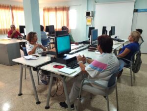 Taller de competencias digilates en el Aula de Informatica del Centro de Mayores