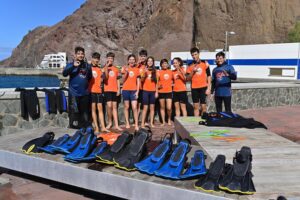 Alumnos del IES Saulo Toron durante su actividad en el FotoSub Sardina 2023