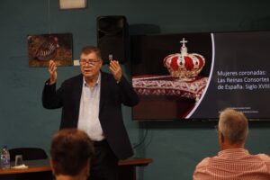 Antonio Gonzalez durante la conferencia en el Museo Agaldar