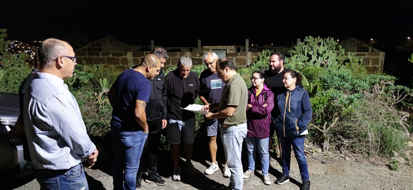 Los vecinos de Ingenio Blanco se reunieron con AhoraGuía para trasladarle su desacuerdo con los cambios realizados por Pedro Rodríguez en el proyecto de la red de saneamiento de esta zona.