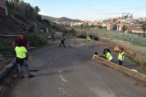 Eleazar Rodriguez concejal de Vias y Obras a la izquierda junto a personal del area 1