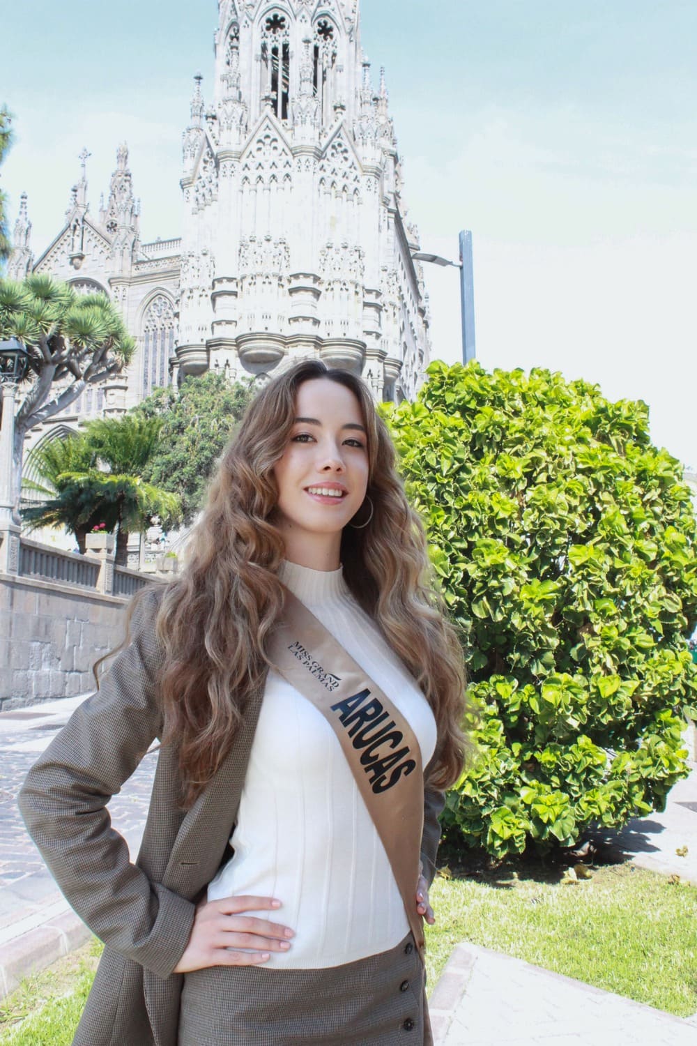 El Alcalde recibe a Ana Lee, una joven Aruquense que se presenta en el certamen “Miss Grand Las Palmas”
