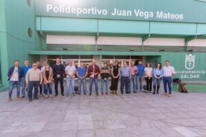 Representantes politicos y tecnicos asistentes a la reunion celebrada en Galdar