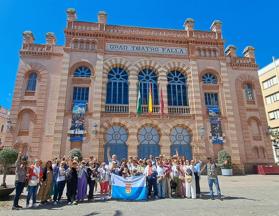 Cerca de medio centenar de personas disfrutaron del viaje a Andalucía organizado por la Universidad Popular de Guía