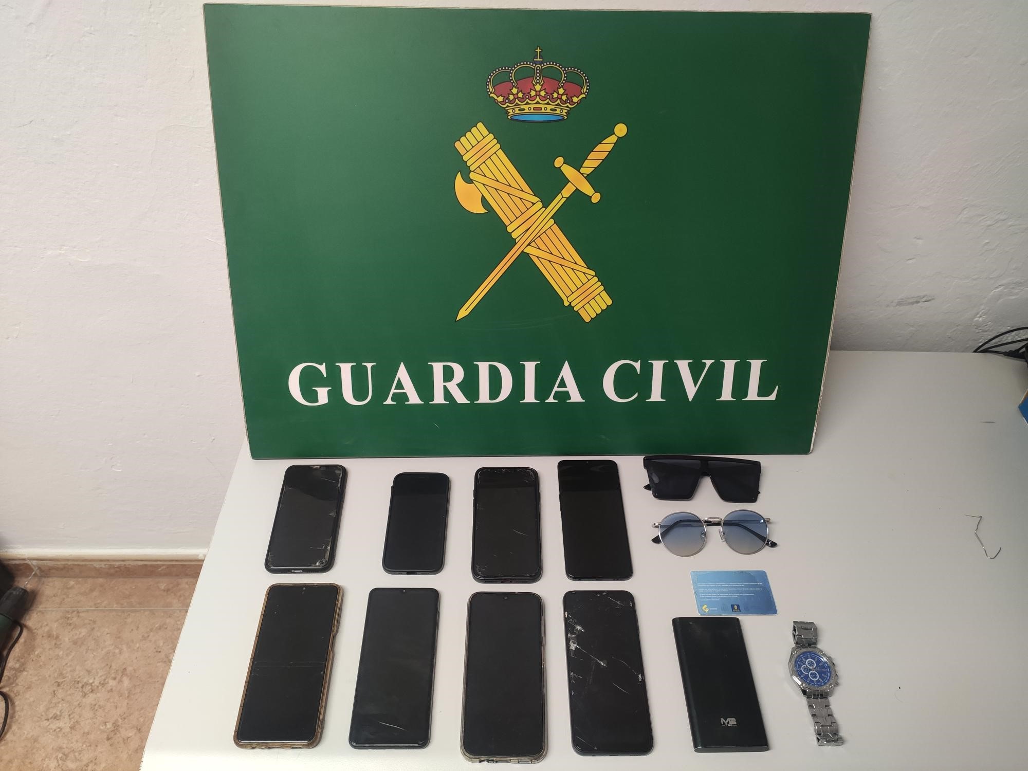 La Guardia Civil detiene a dos personas e investiga a otras 3, por la comisión de 21 Delitos de Hurto en la isla de Gran Canaria
