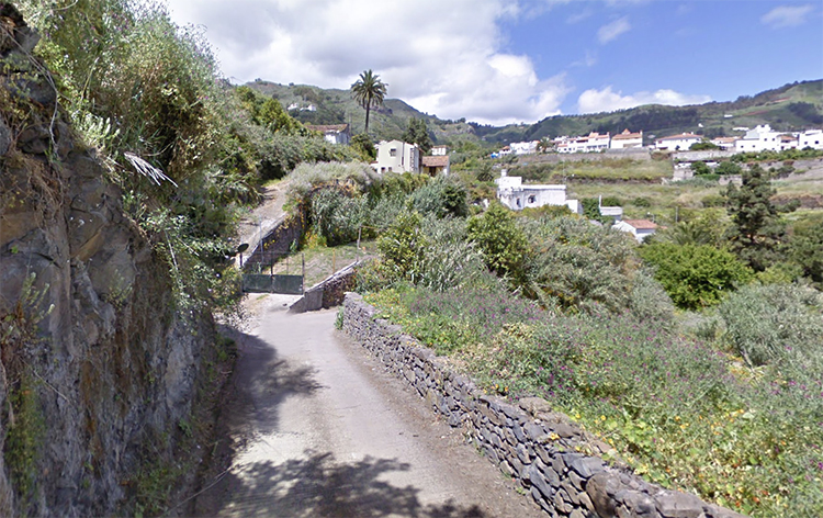 El Ayuntamiento mejora esta semana el pavimento de los caminos de Las Cuevas y Monteverde