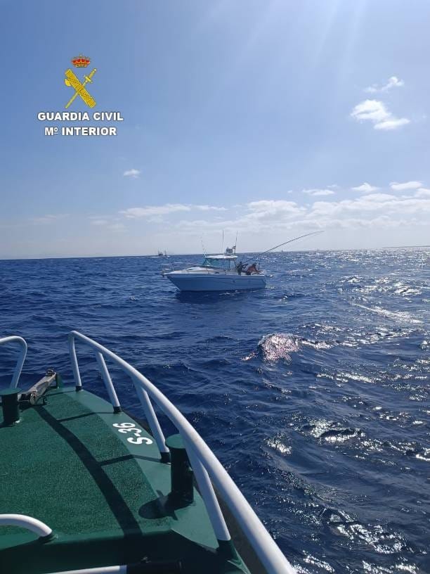 La  Guardia  Civil  realiza  15  denuncias  a embarcaciones  recreativas  por realizar  la pesca del atún  sin autorización  en aguas de Lanzarote