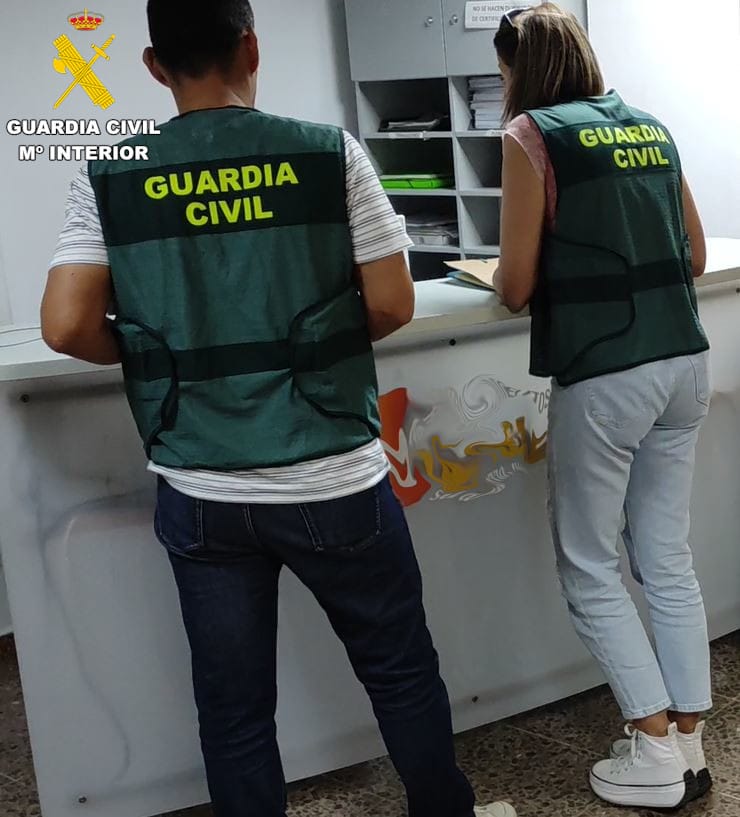 La Guardia Civil detiene a cuatro personas por falsificación de certificados médicos e intrusismo profesional