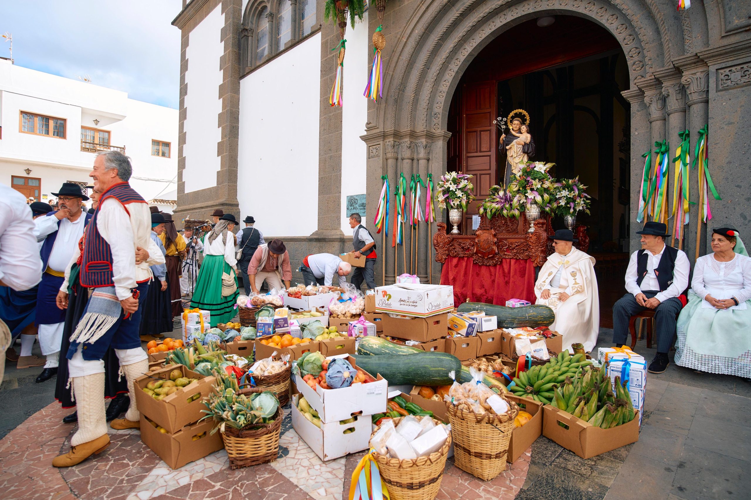 La Villa de Moya celebra la tradicional romería ofrenda a San Antonio de Padua