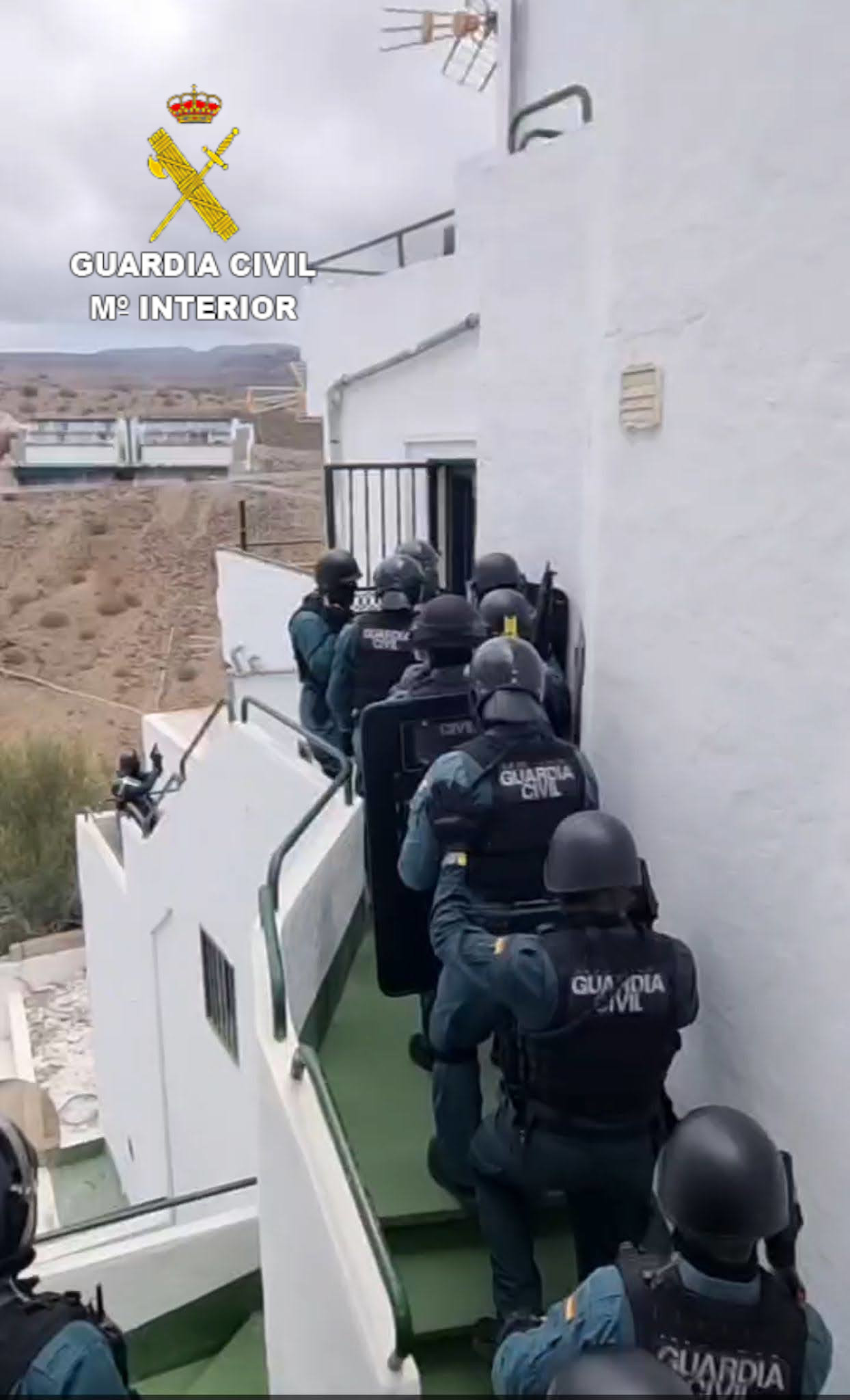 La Guardia Civil detiene a tres hombres por un homicidio en grado de tentativa en el brutal asalto en una finca de Mogán