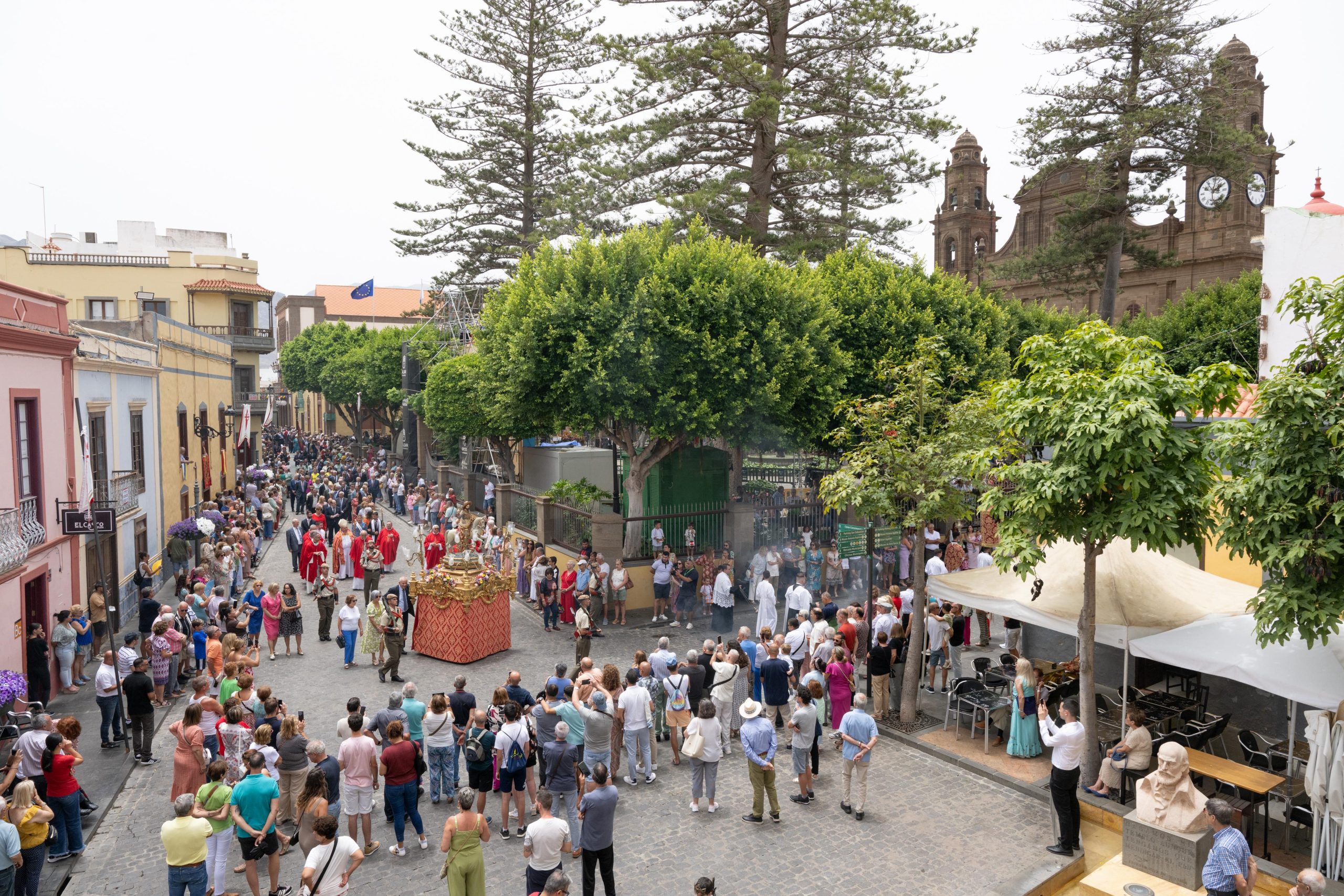 Procesión de Santiago en el entorno de la Plaza
