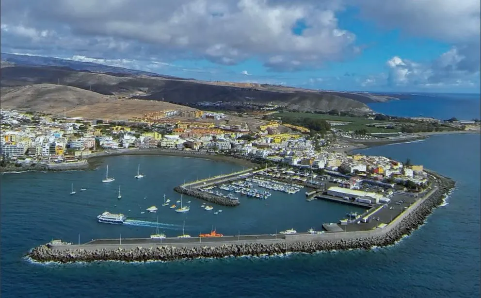 Han llegado a El Hierro y Fuerteventura, 167 INMIGRANTES ILEGALES en 3 embarcaciones