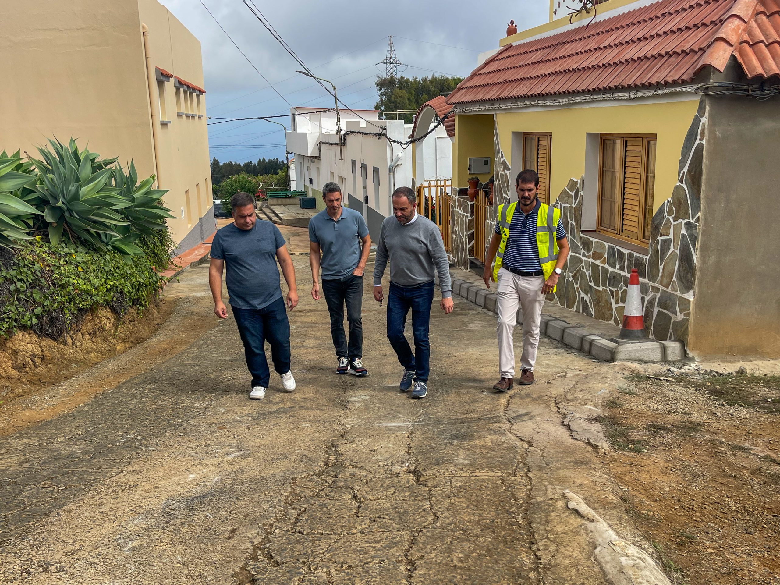 El Ayuntamiento de la Villa de Moya realiza obras de mejoras en Camino Lomo El Negro 