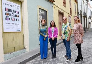 En la foto de izda a derecha la fotógrafa Elizabetn Amador, la concejala de cultura Sibisse Sosa y los fotógrafos Alfredo Betancor y Nereida castro en la inauguración