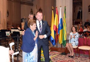 Entrega de la medalla de plata de la ciudad a Manuela Roque