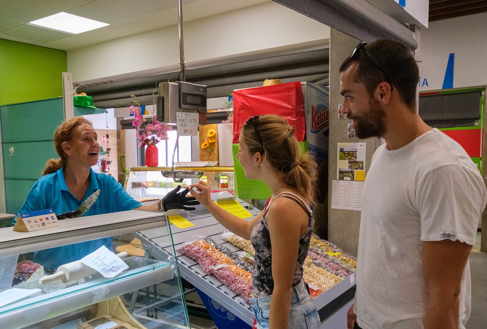 Comprar en el Mercado de Guía tiene premio: tarjetas regalo, clases con un chef y cenas en restaurantes Michelin