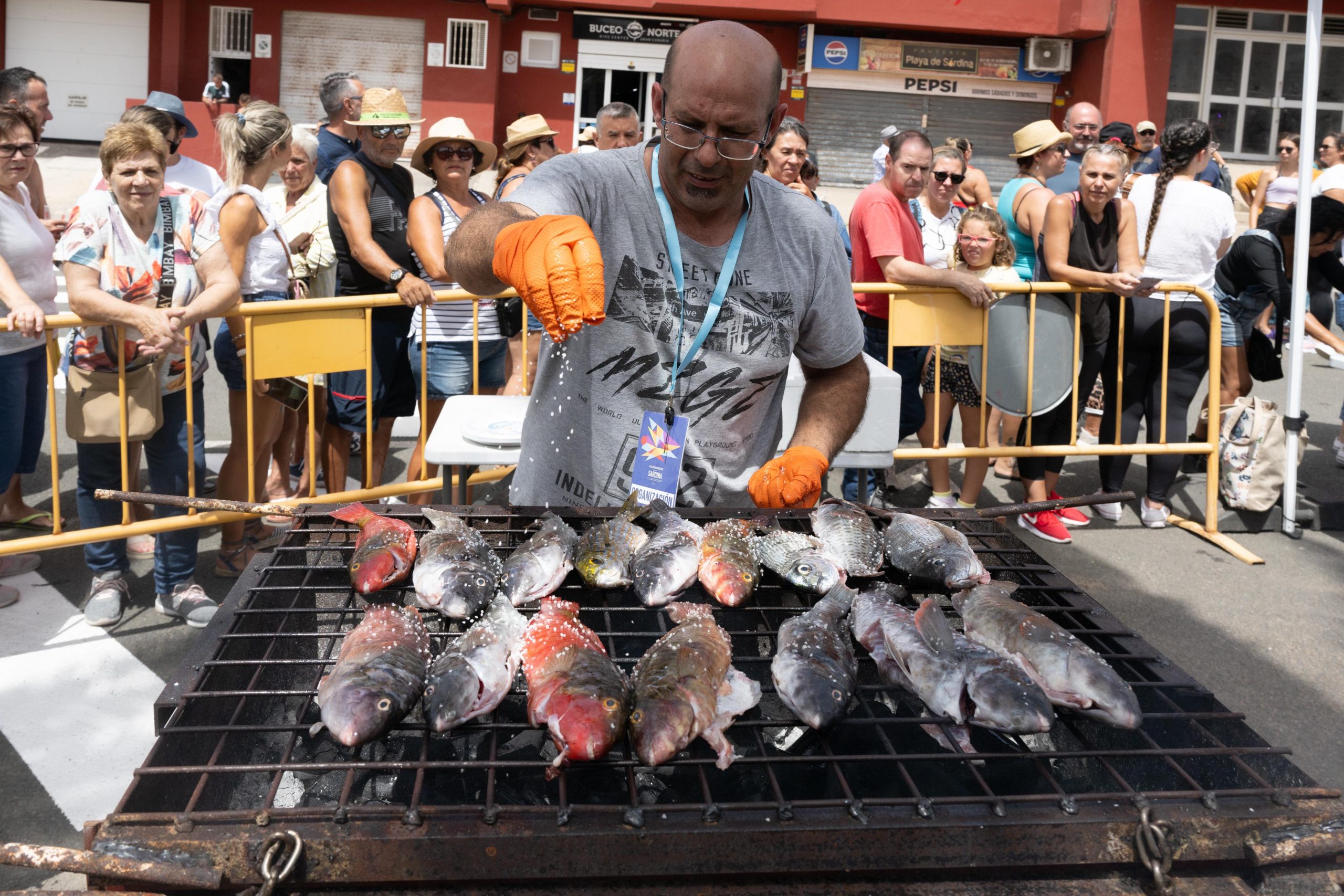 Sardina rebosa con ‘La Vará del Pescao’ y la primera jornada del Festival Sardina Viva