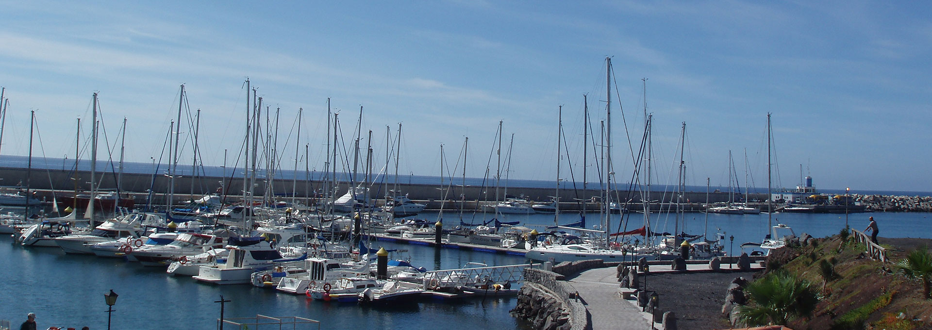 Han llegado por sus propios medios 26 INMIGRANTES ILEGALES al puerto de Granadilla (Tenerife)