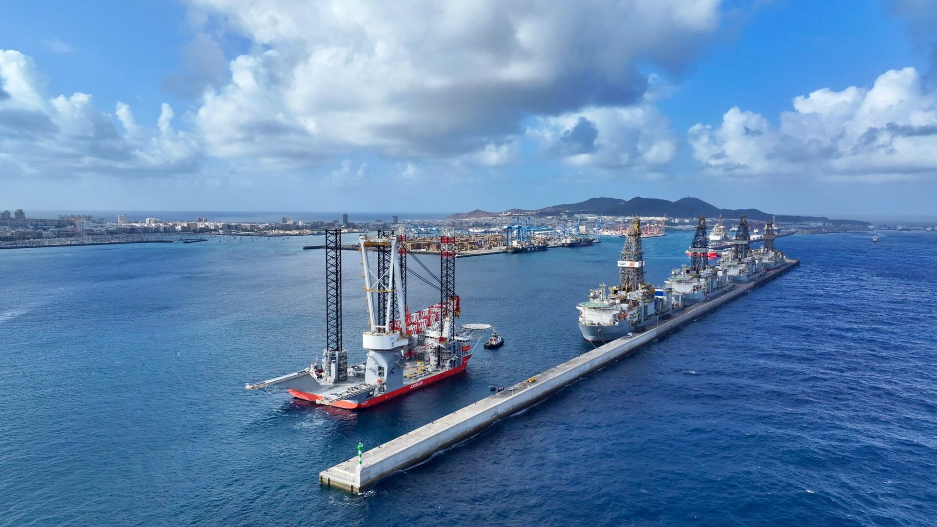 traca en el Puerto de Las Palmas el mayor buque de instalación eólica marina del mundo