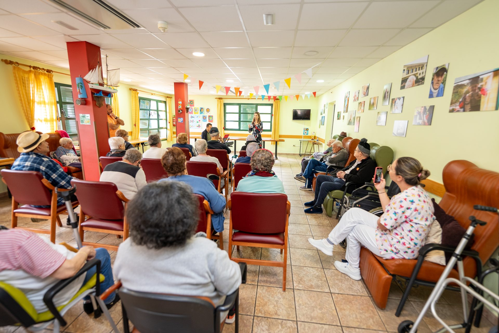 El Certamen Internacional de Zarzuela de Valleseco lleva la música a la Residencia de Mayores del municipio