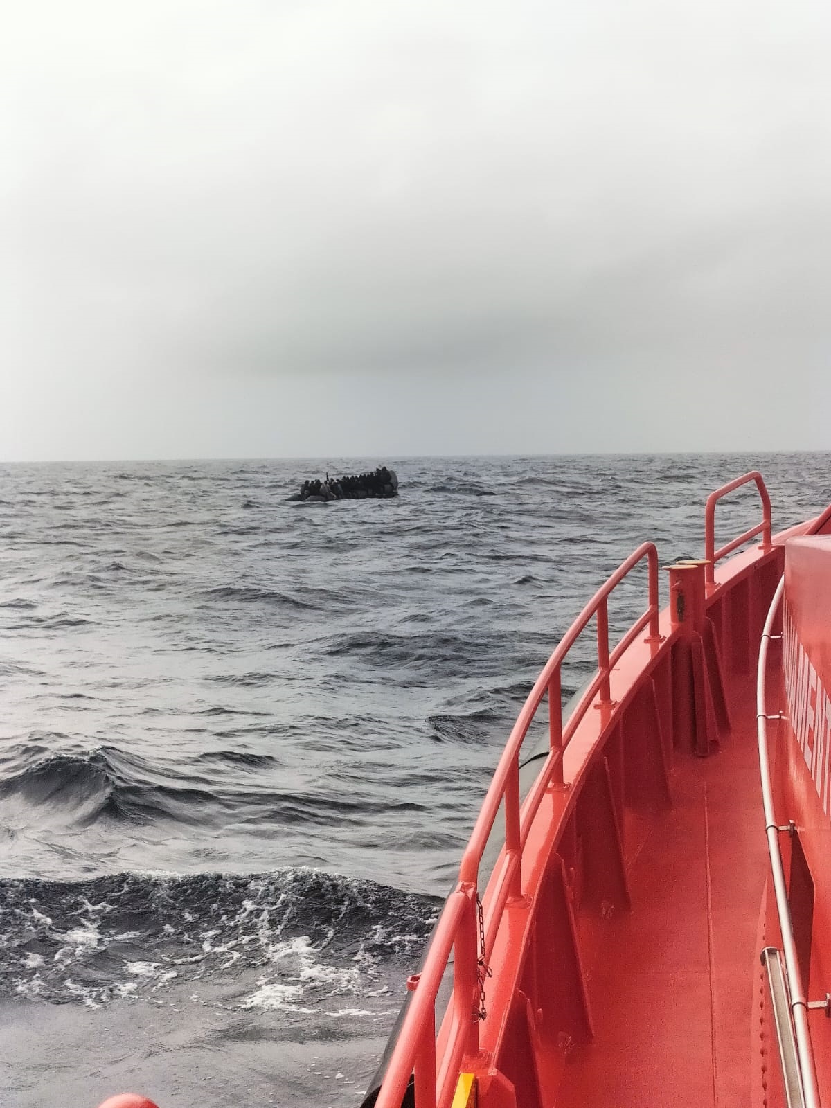 En los últimos 3 días han llegado, 370 INMIGRANTES ILEGALES a El Hierro, Tenerife y Fuerteventura en 7 embarcaciones.