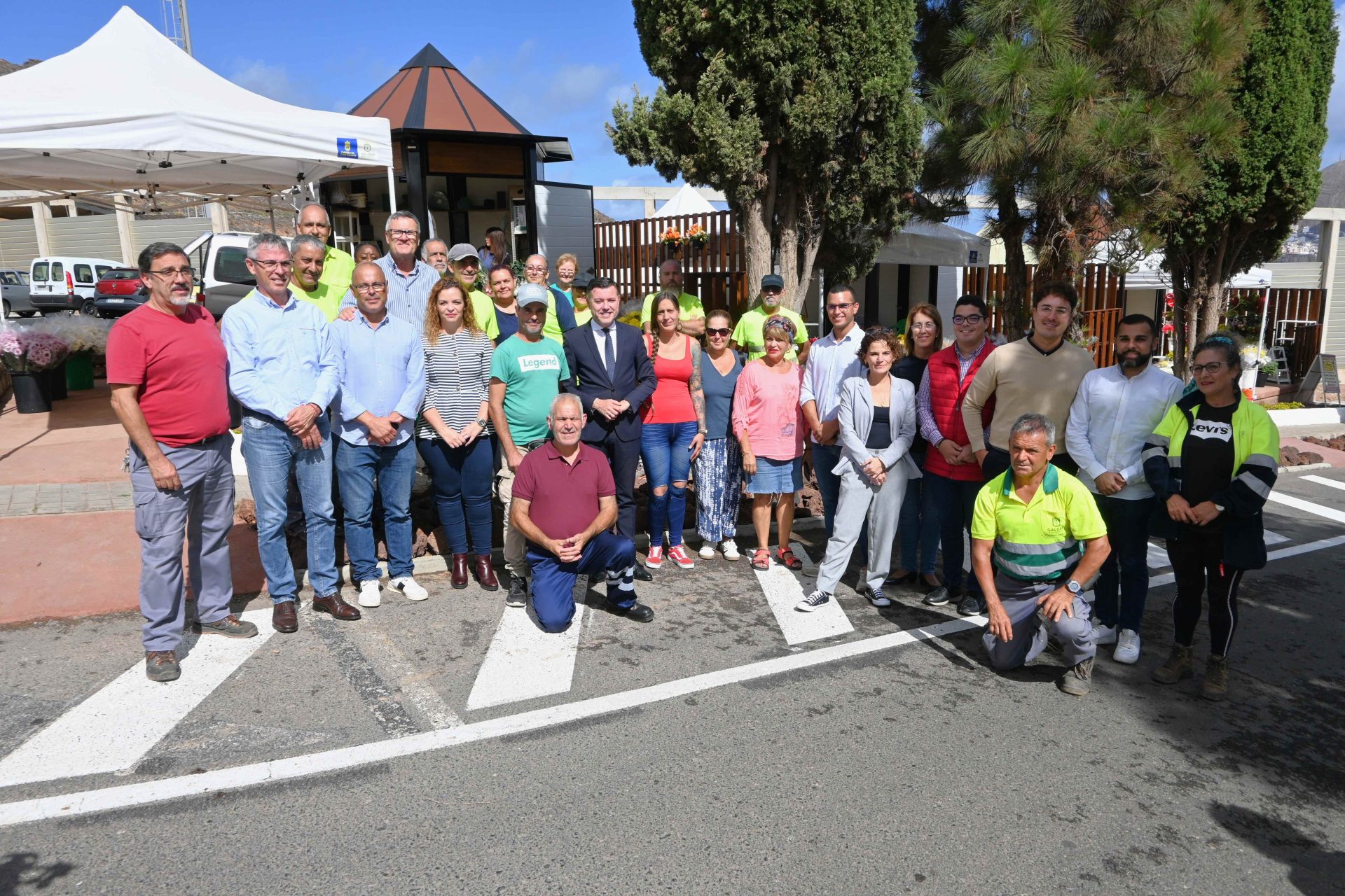 Gáldar inaugura en la entrada al cementerio municipal de San Isidro tres kioscos para los puntos de venta de flores