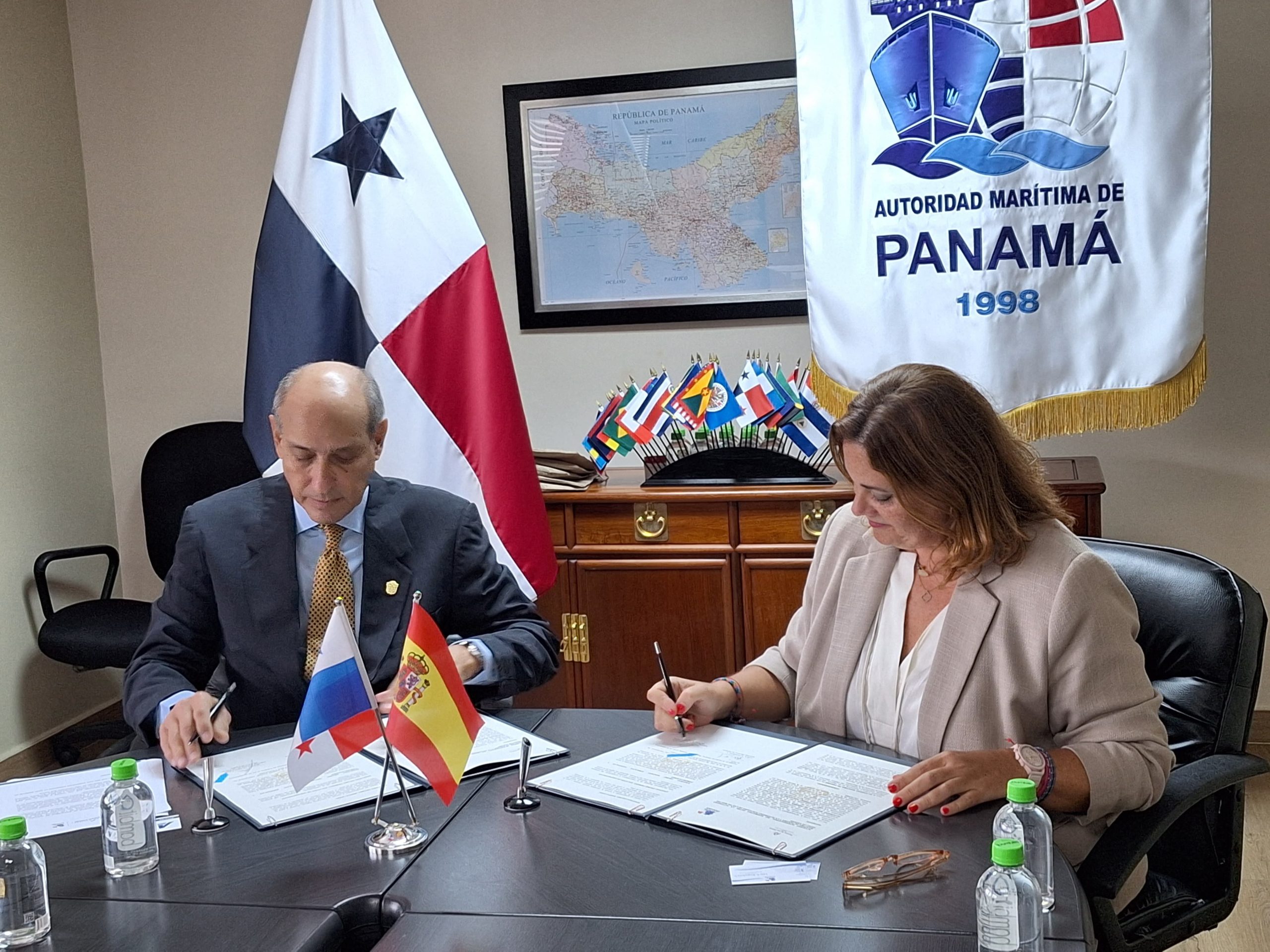 La Autoridad Portuaria de Las Palmas firma un acuerdo con la Autoridad Marítima de Panamá para intercambiar conocimientos y formación