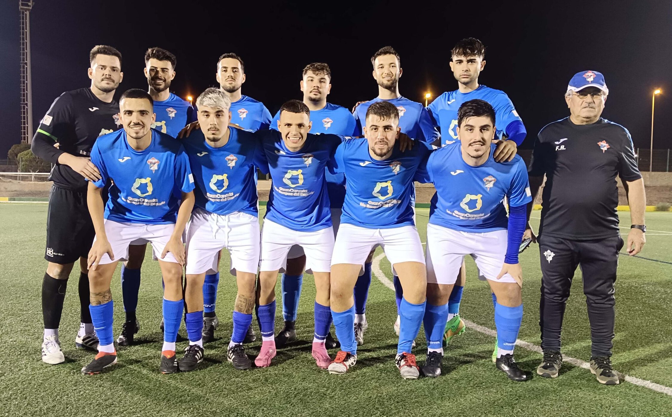 Derrota y eliminación del CD San Isidro ante el CF Casa Pastores en la primera eliminatoria de la II edición de la copa “José Antonio Ruiz Caballero”, con polémico gol de penalti para los de casa en los últimos instantes del partido (2-1).