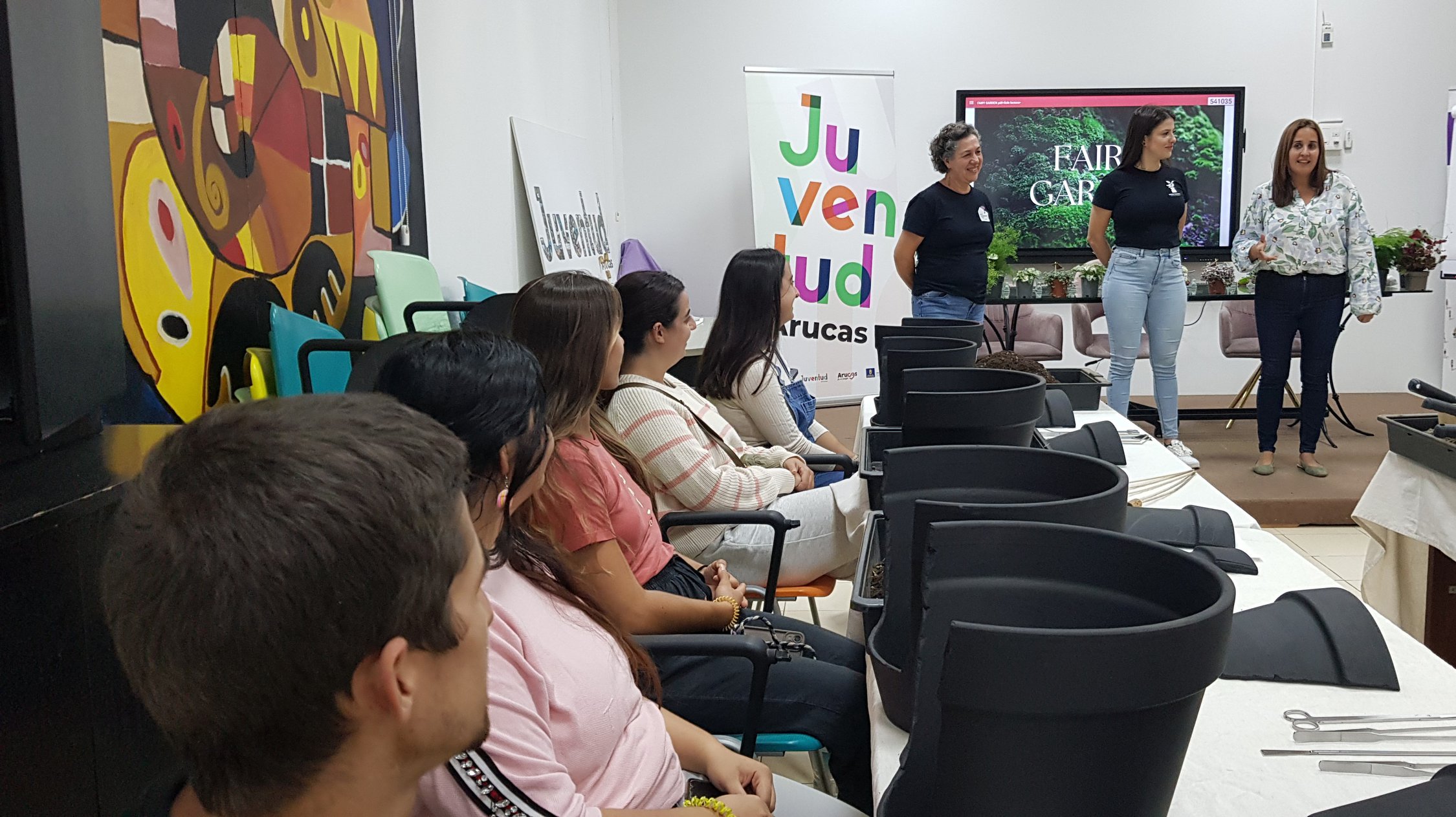 La Concejalía de Juventud de Arucas imparte el taller de Jardín Encantado para jóvenes